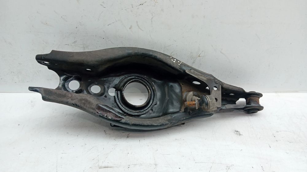Braço de suspensão trás direito TOYOTA Avensis Wagon (_T27_)