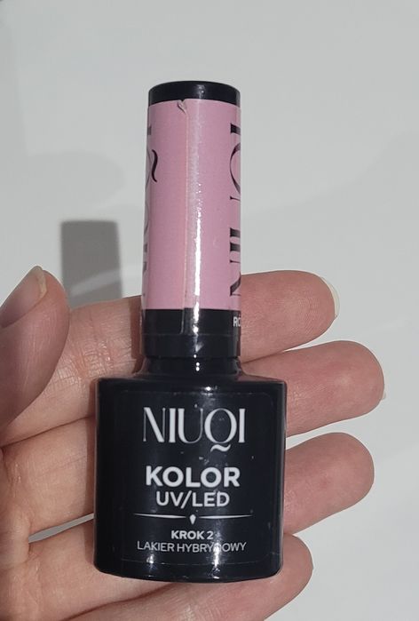 Lakiery hybrydowe do paznokci