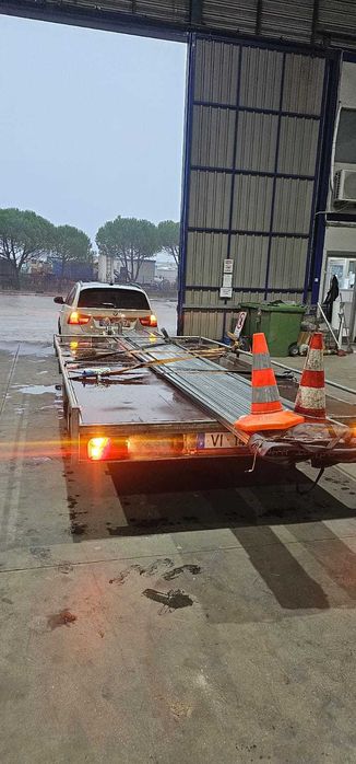 Vendo reboque atrelado