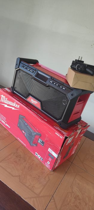 Продам радіо Milwaukee