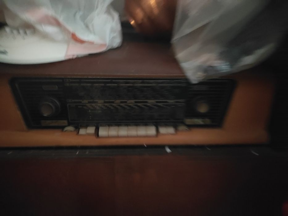 Orgão e radio antigos