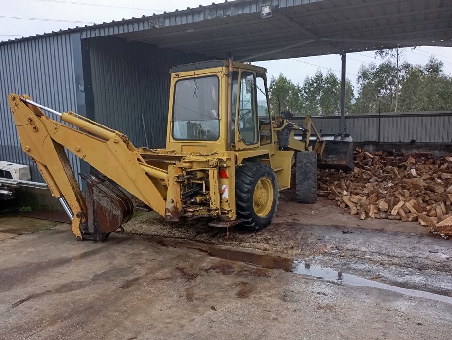 Retroescavadora motor perkins venieri 7.33