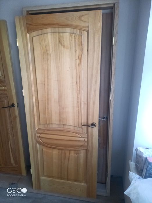 Двері з масиву ясеня комплект
