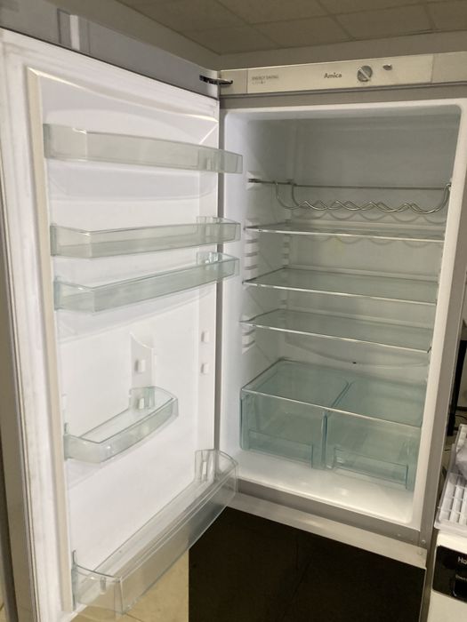 Amica FK338.6GBAA чорне скло холодильник з Європи