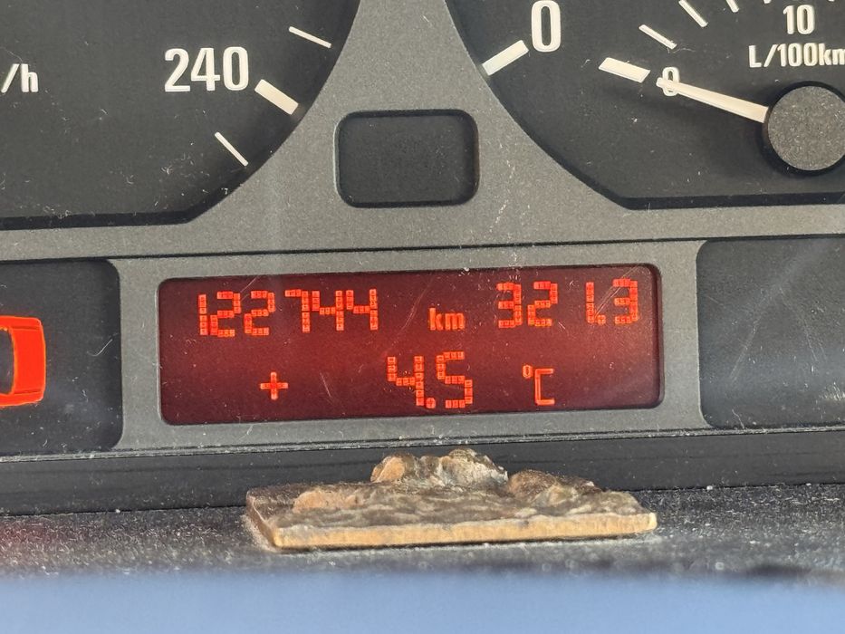 BMW 318i 1999r. – klasyka, której już się nie robi | 122 tys. km