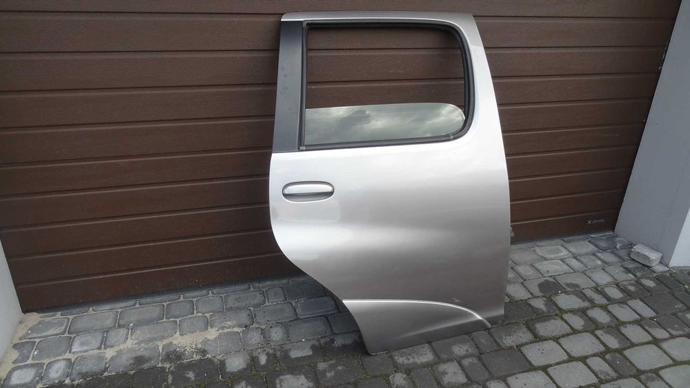Toyota yaris verso 99-05 drzwi tył prawe kompletne kol 1D2