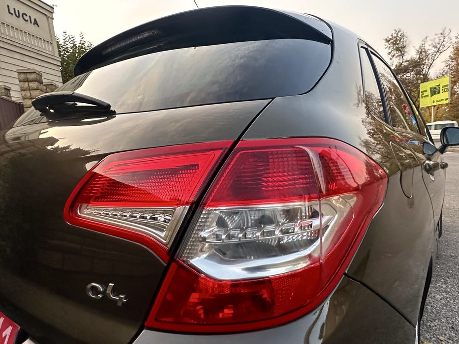 Citroen C4 Сітроен хетчбек  рестайлінг  Ситроен 1,6 дизель