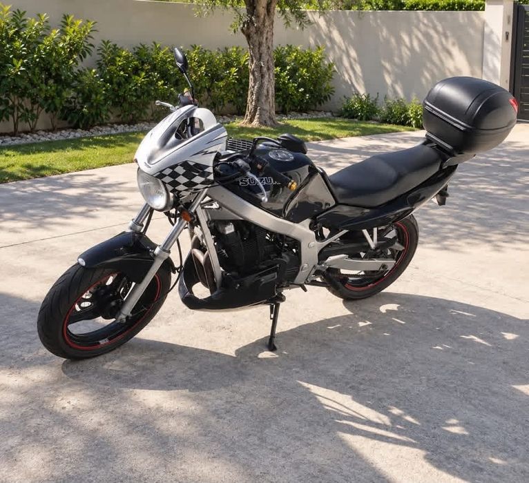 Suzuki Naked | 51.964 km | Top Case | Muito Estimada