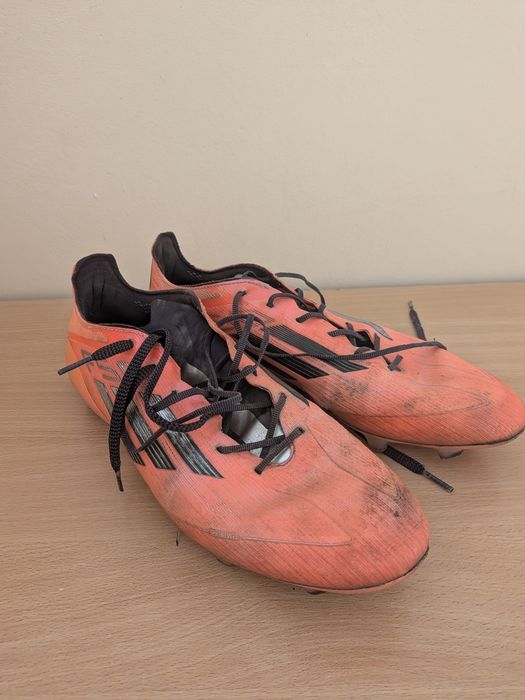 Mam na sprzedaż korki piłkarskie o rozmiarze 44 adidas f50 elite