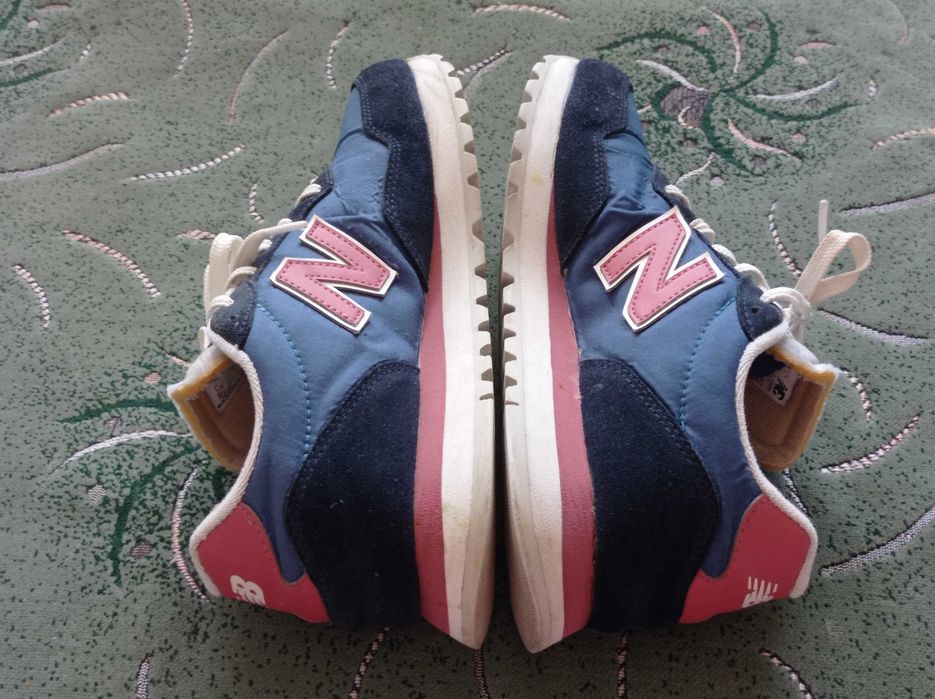 Кроссовки New balance 527 оригинал)фирменные размер-39 стелька- 25,5см