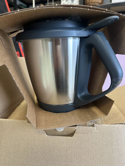 Thermomix Friend w kolorze czarnym z limitowanej kolekcji szampańskiej.