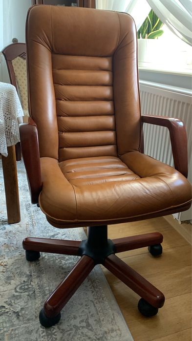 Skórzany fotel obrotowy