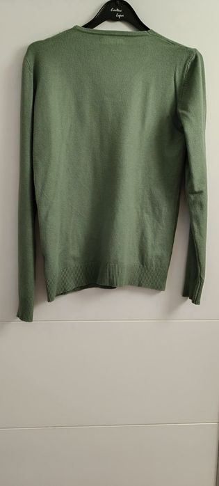 Camisola decote em V, verde, tamanho XL/XXL. Mas veste M. Usada