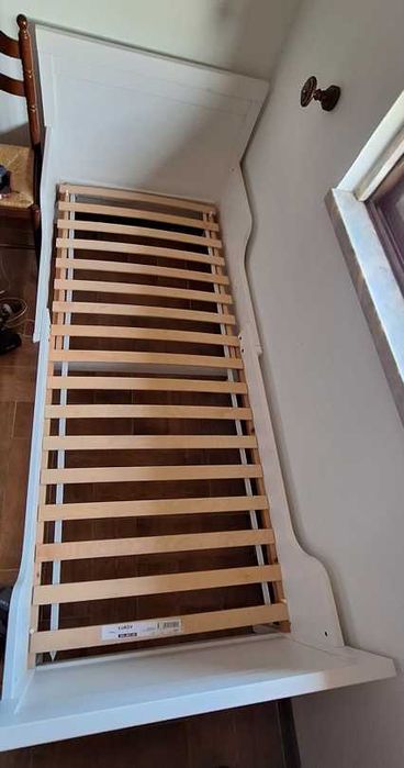 Vende-se cama extensível (80x200 cm) com estrado e colchão (IKEA)