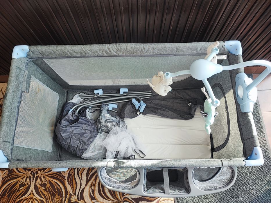 Łóżeczko turystyczne Kinderkraft z akcesoriami