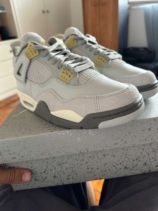Air Jordan 4 Retro SE Craft 'Photon Dust'