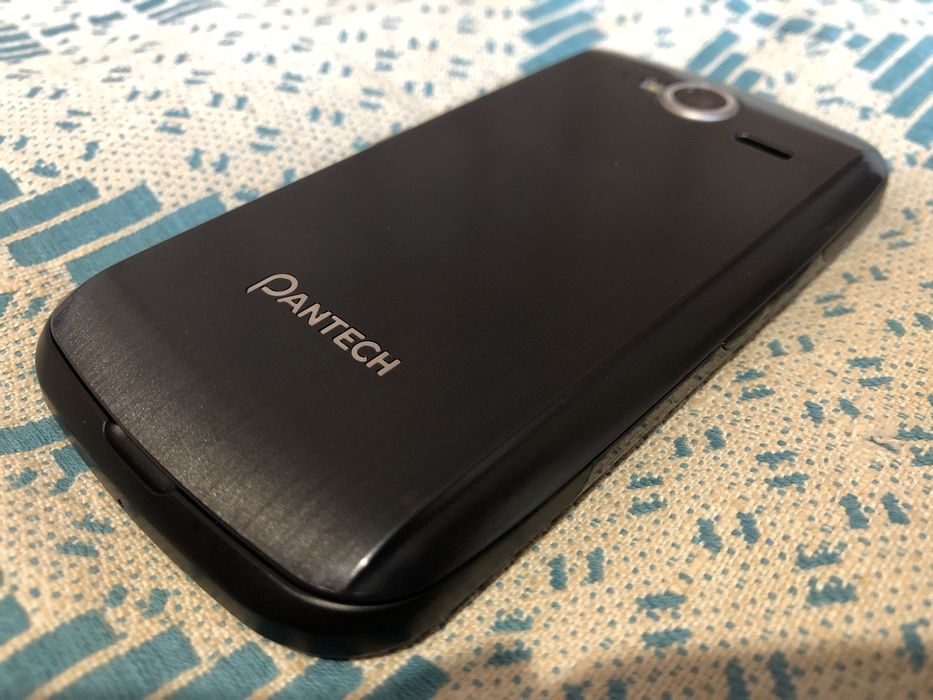 Кореєць Pantech P9070. Дуже гарний стан.