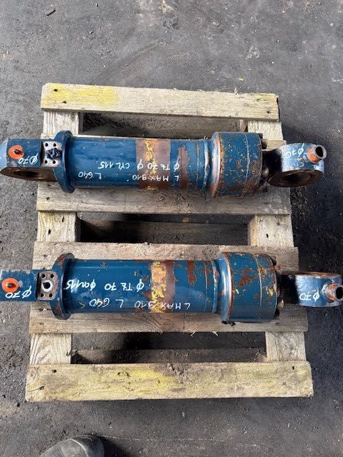 SIŁOWNIK hydrauliczny do wiertnicy używany 2 szt komplet L-640MM