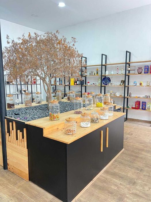 Venda de Negócio de produtos da terra no centro da cidade de Ovar