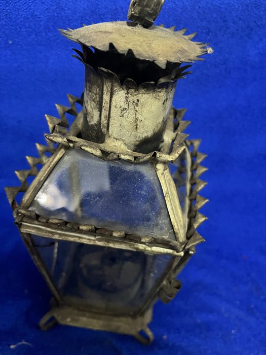 Lanterna antiga a azeite