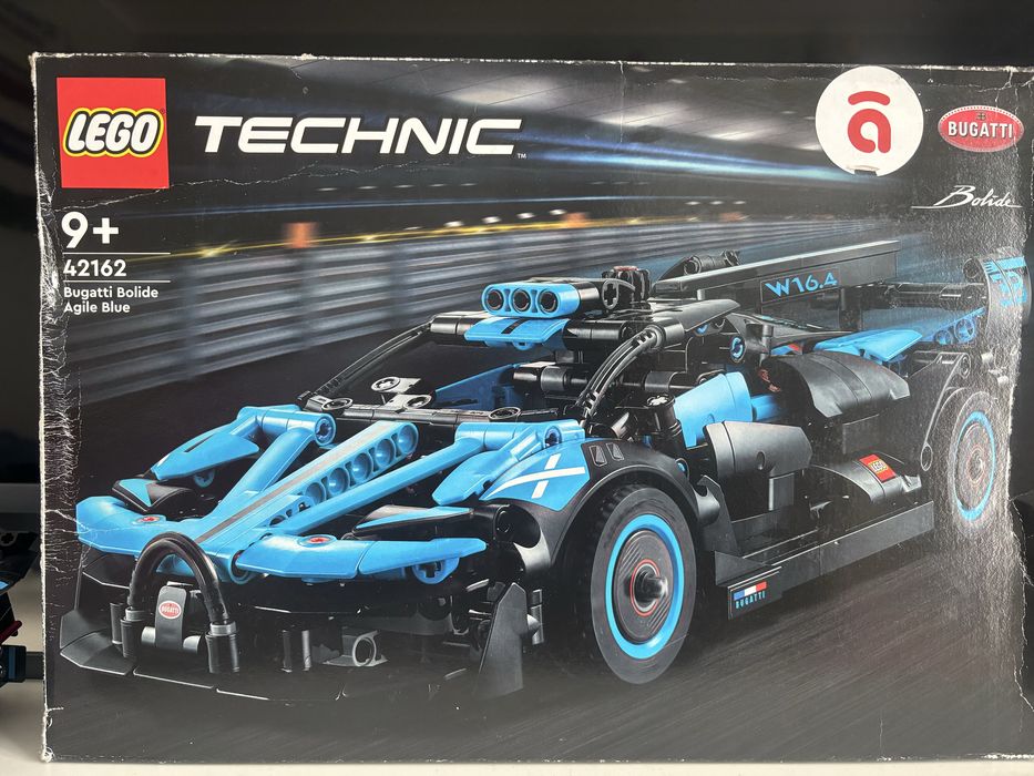 Конструктор LEGO Bugatti Bolide Agile Blue 905 деталей (42162)