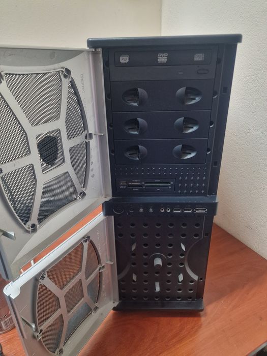 Potwór server HP xw8400 Workstation - bez dysku - osobiscie
