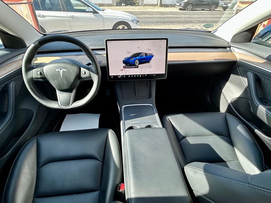Tesla Model 3 –  2023 -  33700 km