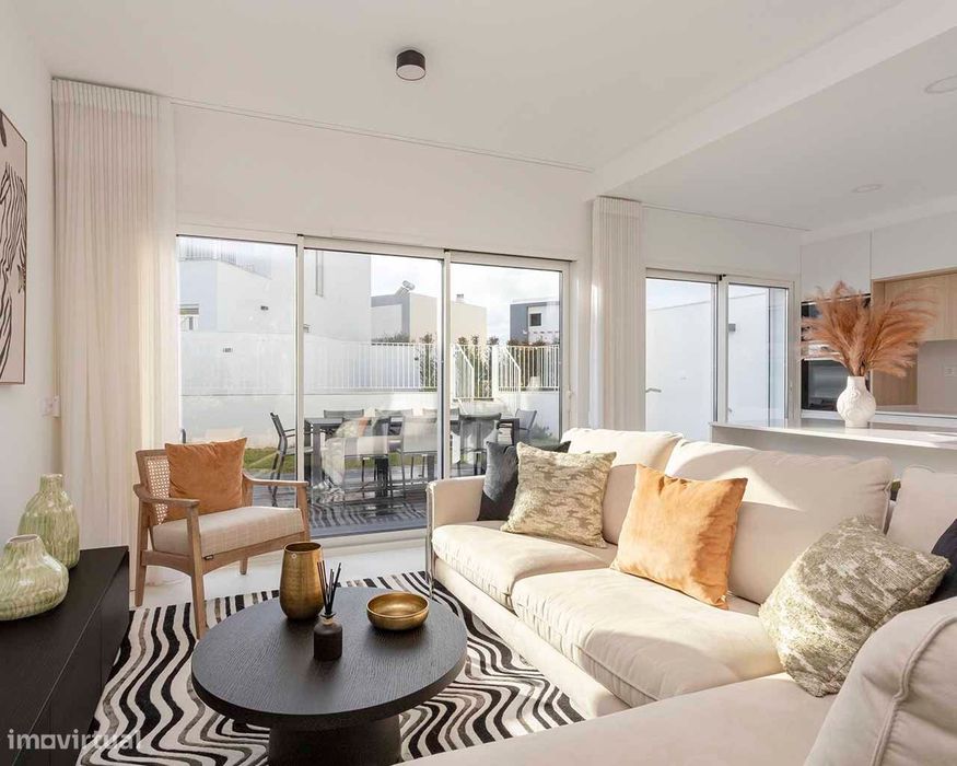 Moradia V3

3-bedroom townhouse