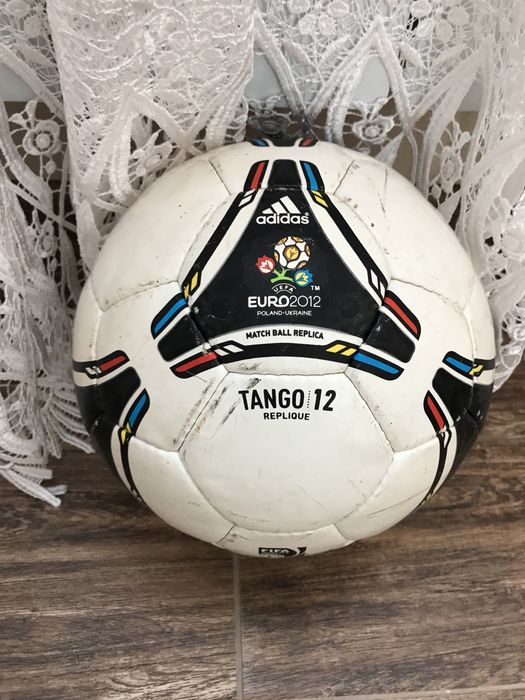 Продам фудбольні м'ячі.