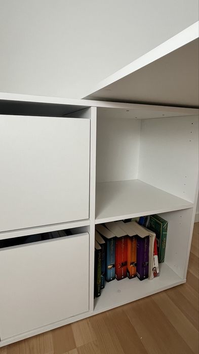 Mesa de escritório branca em bom estado