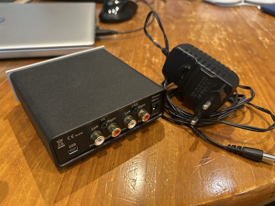 Pro-Ject Head Box S USB, um amplificador de auscultadores com DAC integrado