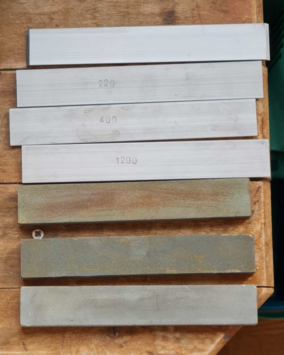 Точилка для ножей. Комплект з камінням та бланками.