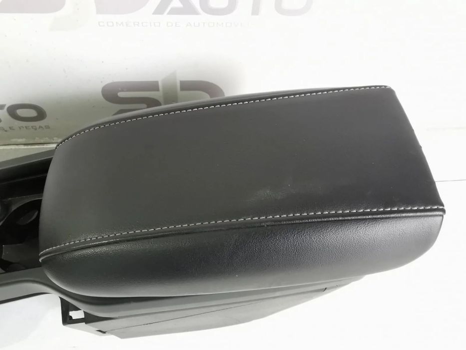 Apoio Braço / Consola Central - Volvo V40 R-Design