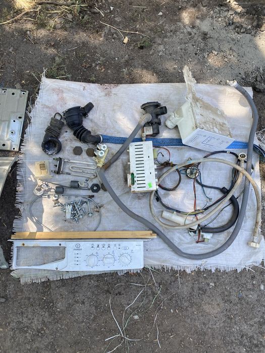 Стиральная манына Indesit на запчасти