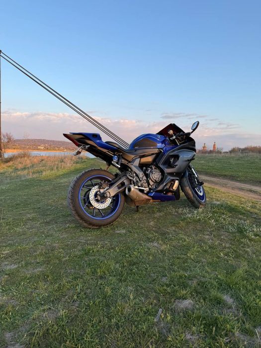 Продаю Yamaha R7 2023