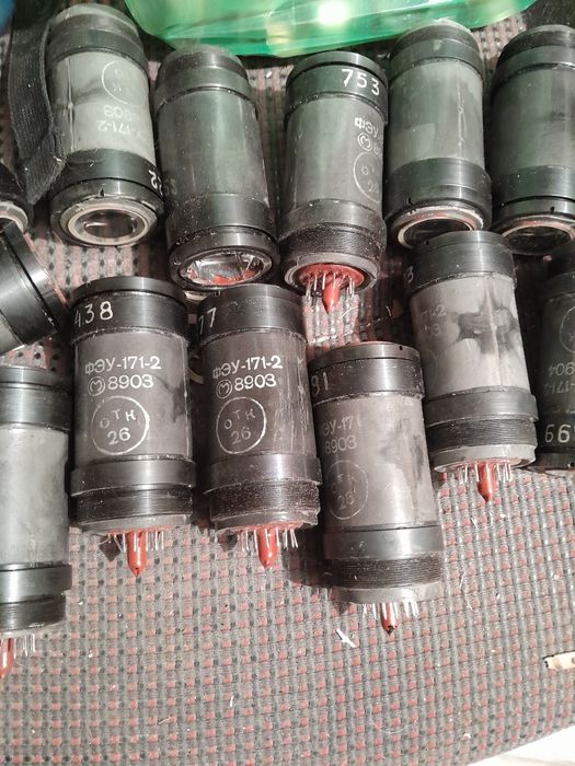 фотоэлектронные умножители (ФЭУ) модели ФЭУ-171-2.