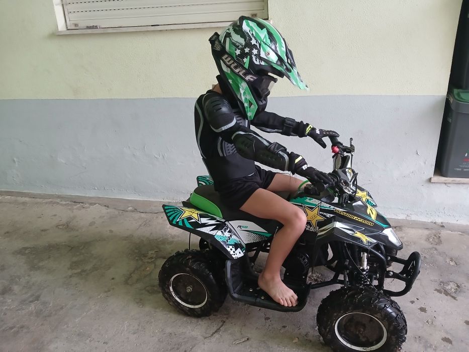 Moto 4   50cc  gasolina criança e equipamento protecao completo
