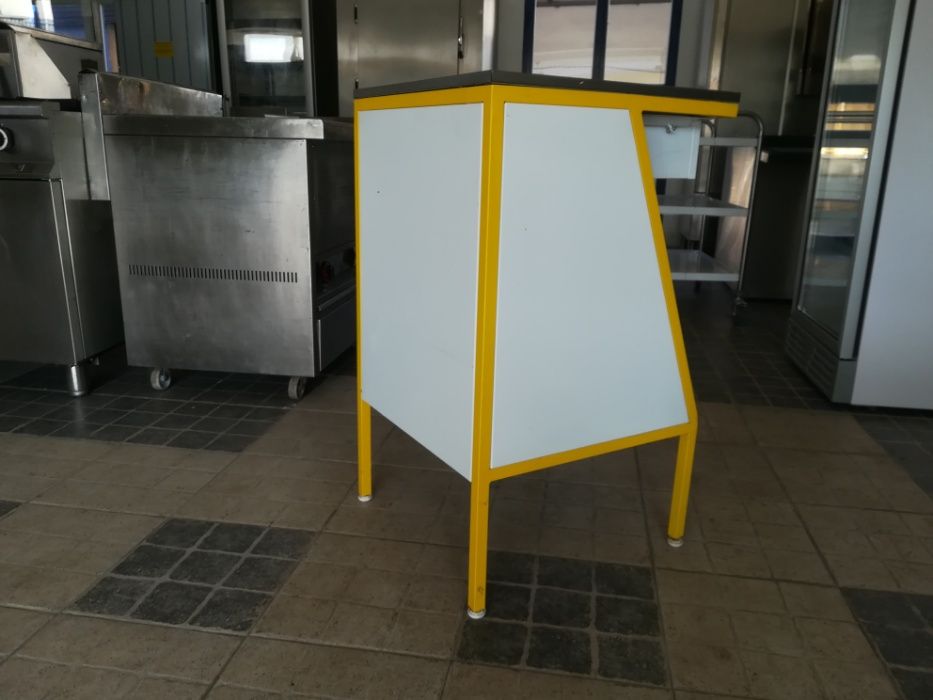 ACM305 - Mesa de apoio - Usada