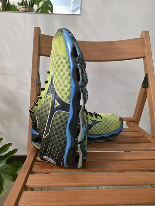 Кросівки бігові Mizuno Wave Prophecy 4  розмір 44 стан ідеальний