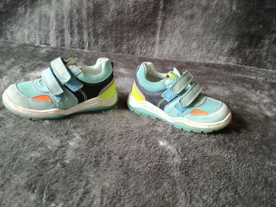 Sneakersy na rzepy dla dziecka