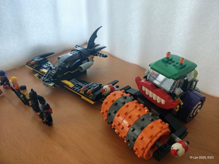 LEGO DC Super Heroes 76013 - Batman: Parowy walec Jokera