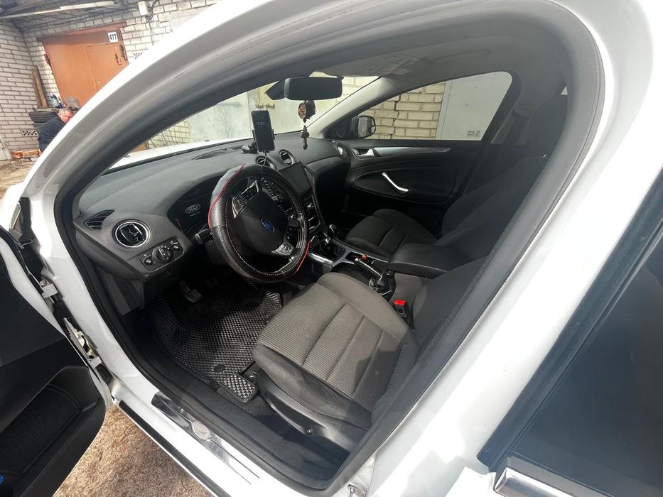 Продаю своє авто Форд Мондео 4.