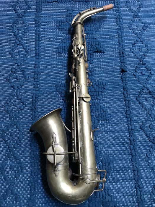 Saxofone Alto Antigo Couesnon