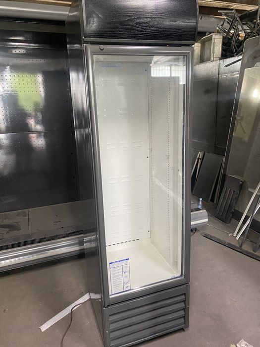 Холодильный шкаф витрина