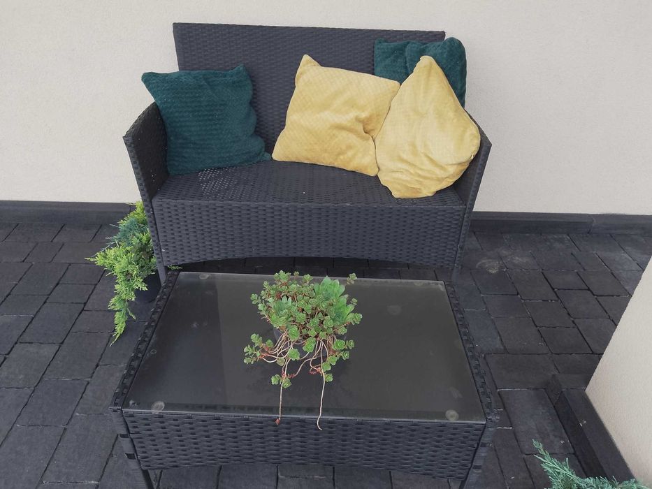 Zestaw mebli do ogrodu i na taras stolik i sofa