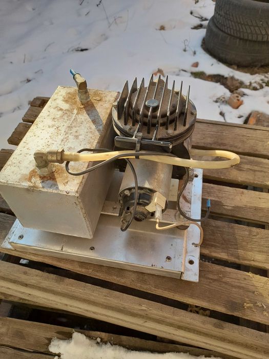 Вакуумний насос 12 вольт вакуумна система.