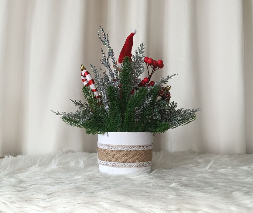 Świąteczna dekoracja z reniferem. Stroik na Boże Narodzenie.