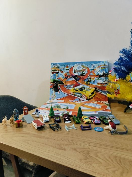 Адвент календар hot wheels