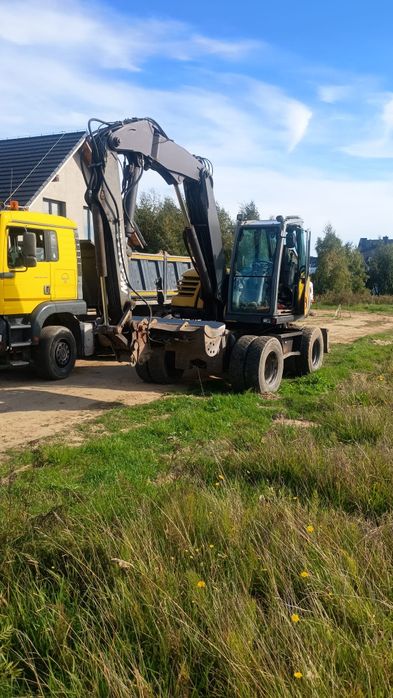 Usługi ziemne koparką, transport wywrotką i lawetą.