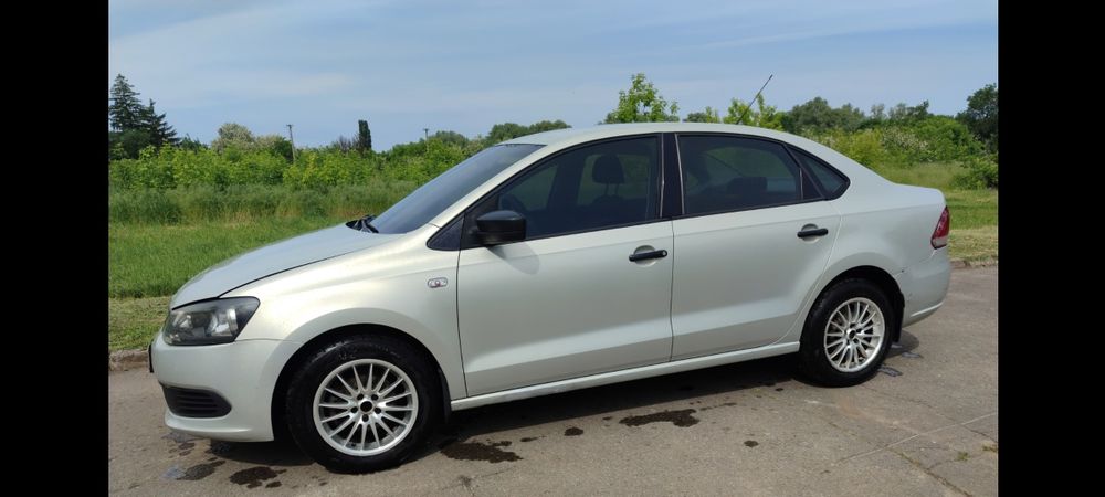 Polo sedan 2012 gas/benz ,тг або чат якщо недозв.